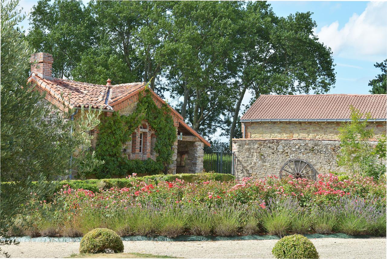 B&B Domaine De La Corbe Bournezeau Exterior photo